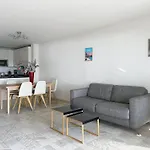 Cozy 2-Bedroom Apartment With Terrace, Sea View And Parking In Cannes