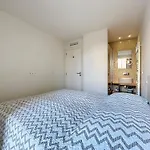 Cozy 2-Bedroom Apartment With Terrace, Sea View And Parking In Cannes